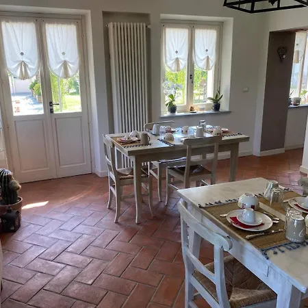 Cascina Spazio Indaco Bed & Breakfast