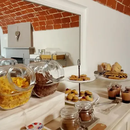 Bed & Breakfast Cascina Spazio Indaco *