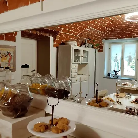 Bed & Breakfast Cascina Spazio Indaco Castagnole Monferrato